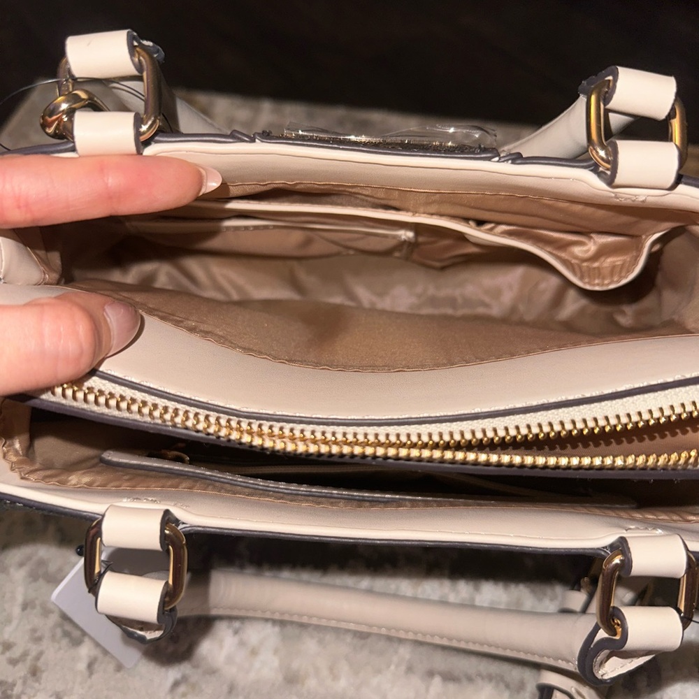 GUESS Black and Cream Women's Bag - Picture 7 of 8